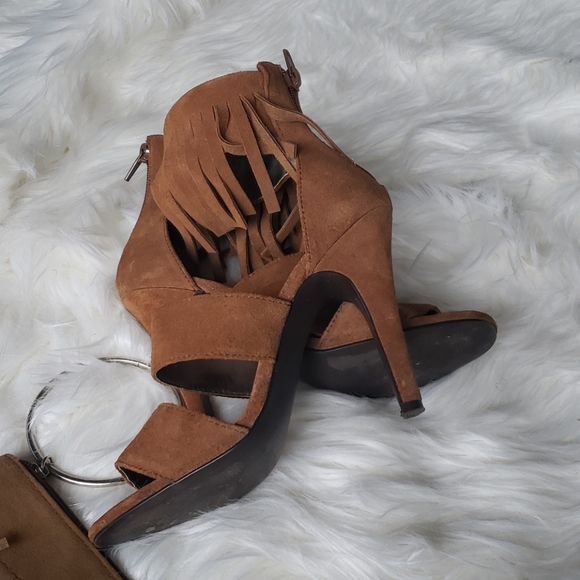 SOLD Steve Madden Molleyy Cognac fringe sandals - Picture 3 of 3